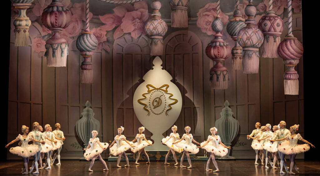 Un corps de ballet en tutus